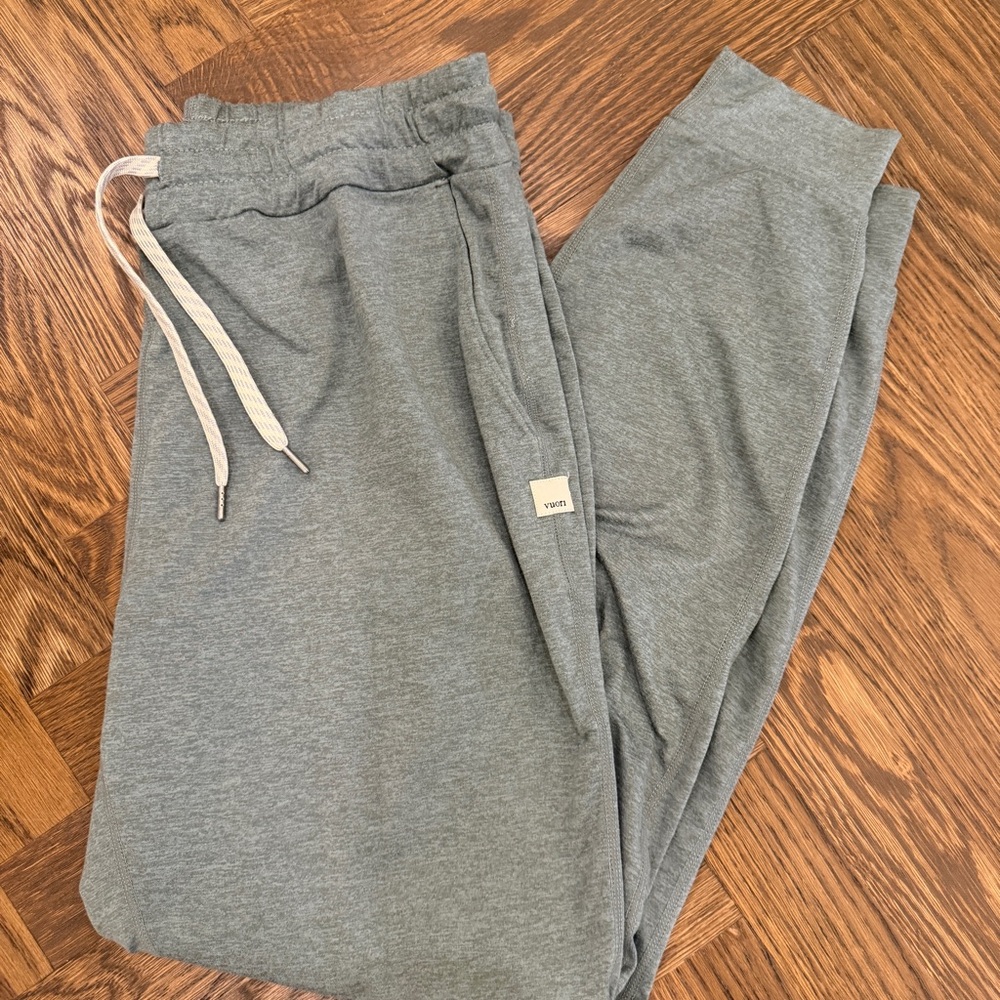 Vuori Women's Perfomance Jogger - green/gray